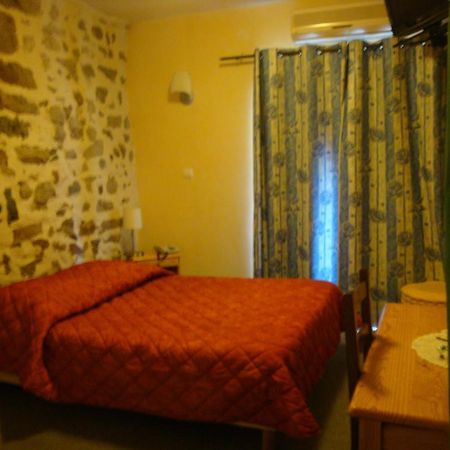 Hotel Le Bilboquet Le Puy-en-Velay Zimmer foto